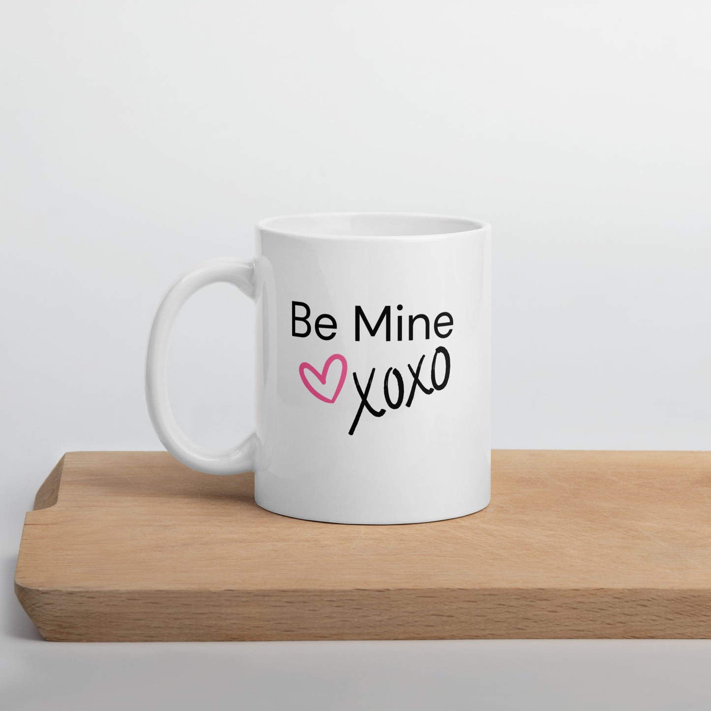 Sweet Valentine's Day coffee mug with Be Mine xoxo saying - glossy white finish