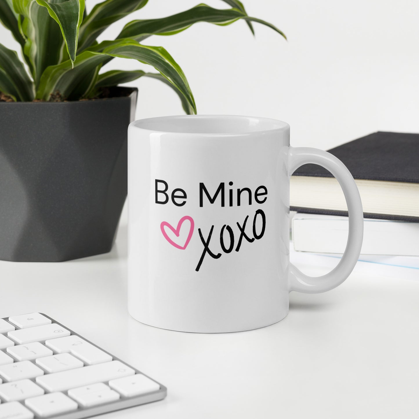 Sweet Valentine's Day coffee mug with Be Mine xoxo saying - glossy white finish